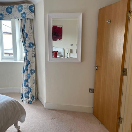 Top Floor En-Suite Double Bedrooms With Great View Of Windsor Castle & Free Parking Extérieur photo