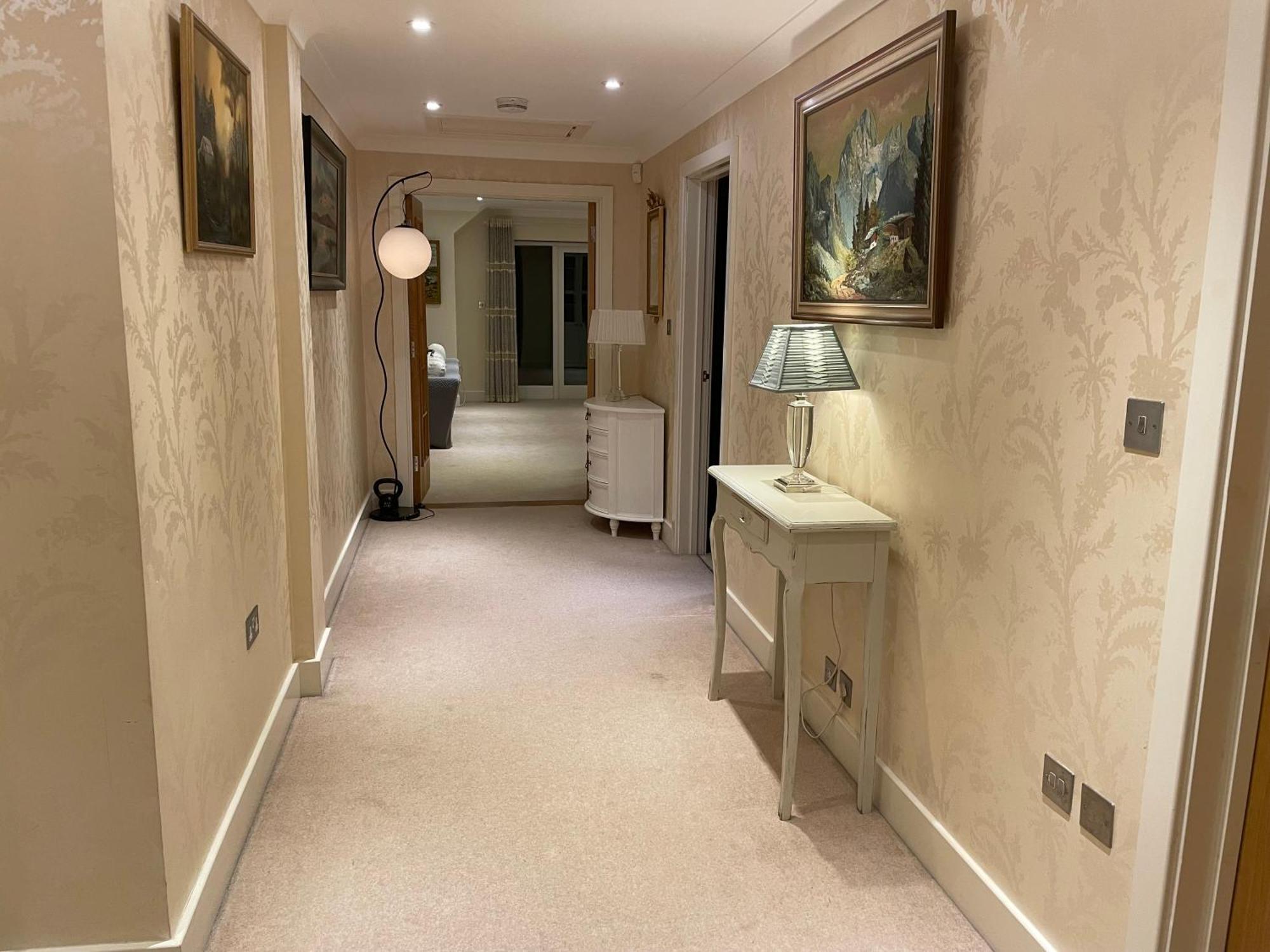 Top Floor En-Suite Double Bedrooms With Great View Of Windsor Castle & Free Parking Extérieur photo