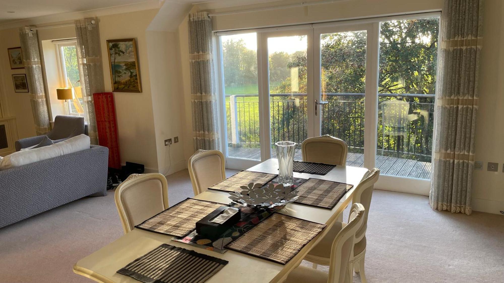 Top Floor En-Suite Double Bedrooms With Great View Of Windsor Castle & Free Parking Extérieur photo