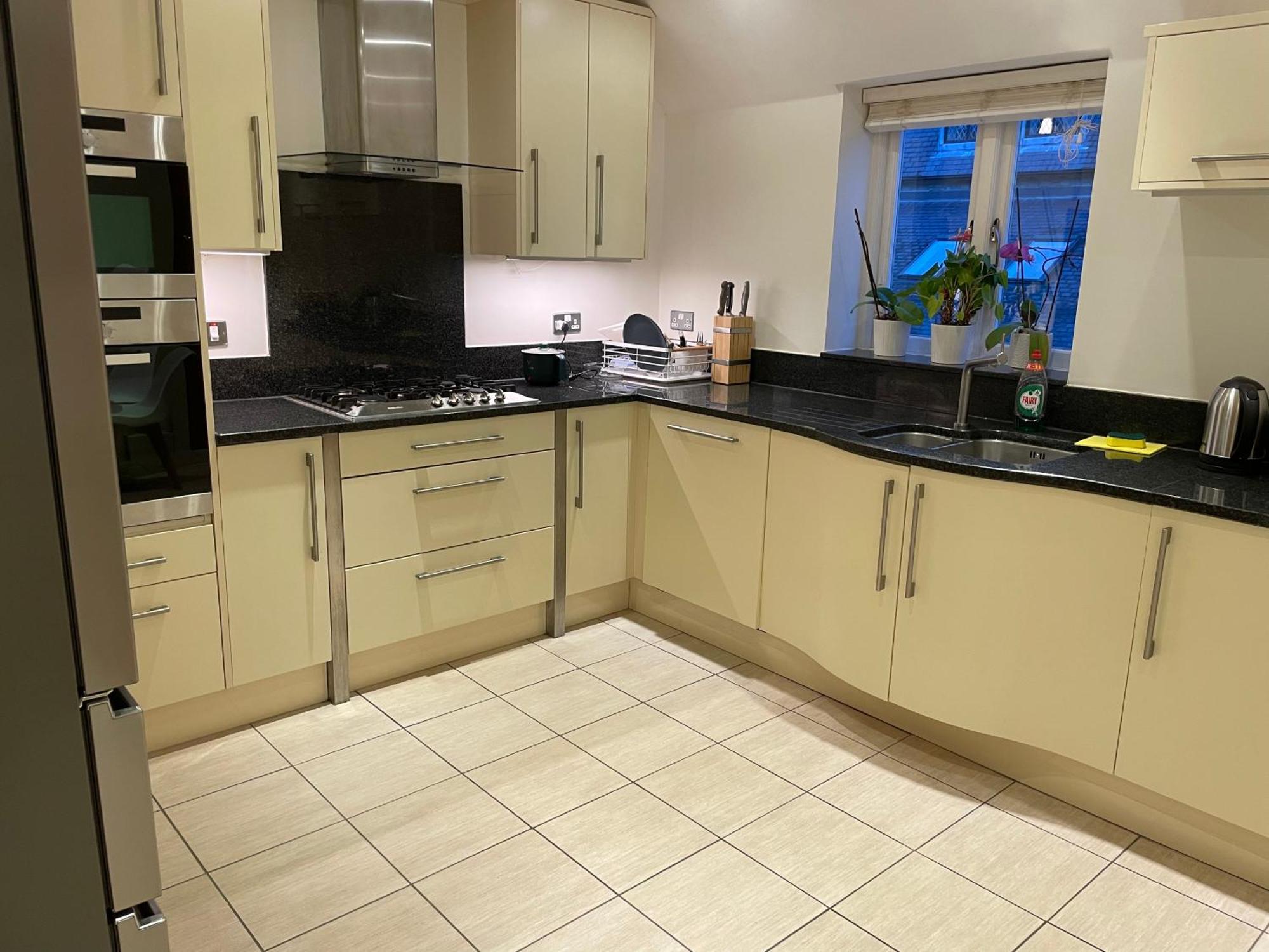 Top Floor En-Suite Double Bedrooms With Great View Of Windsor Castle & Free Parking Extérieur photo