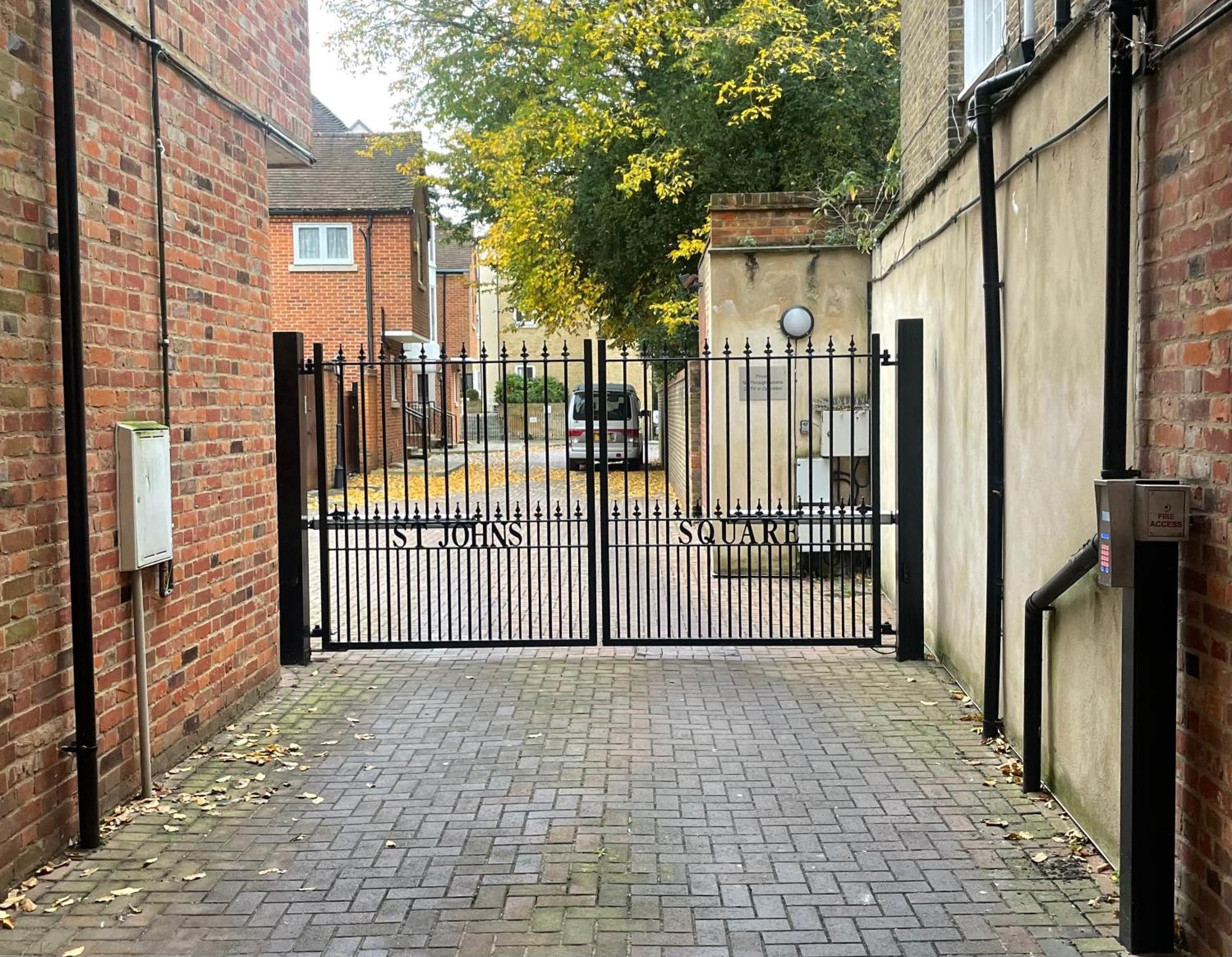 Top Floor En-Suite Double Bedrooms With Great View Of Windsor Castle & Free Parking Extérieur photo