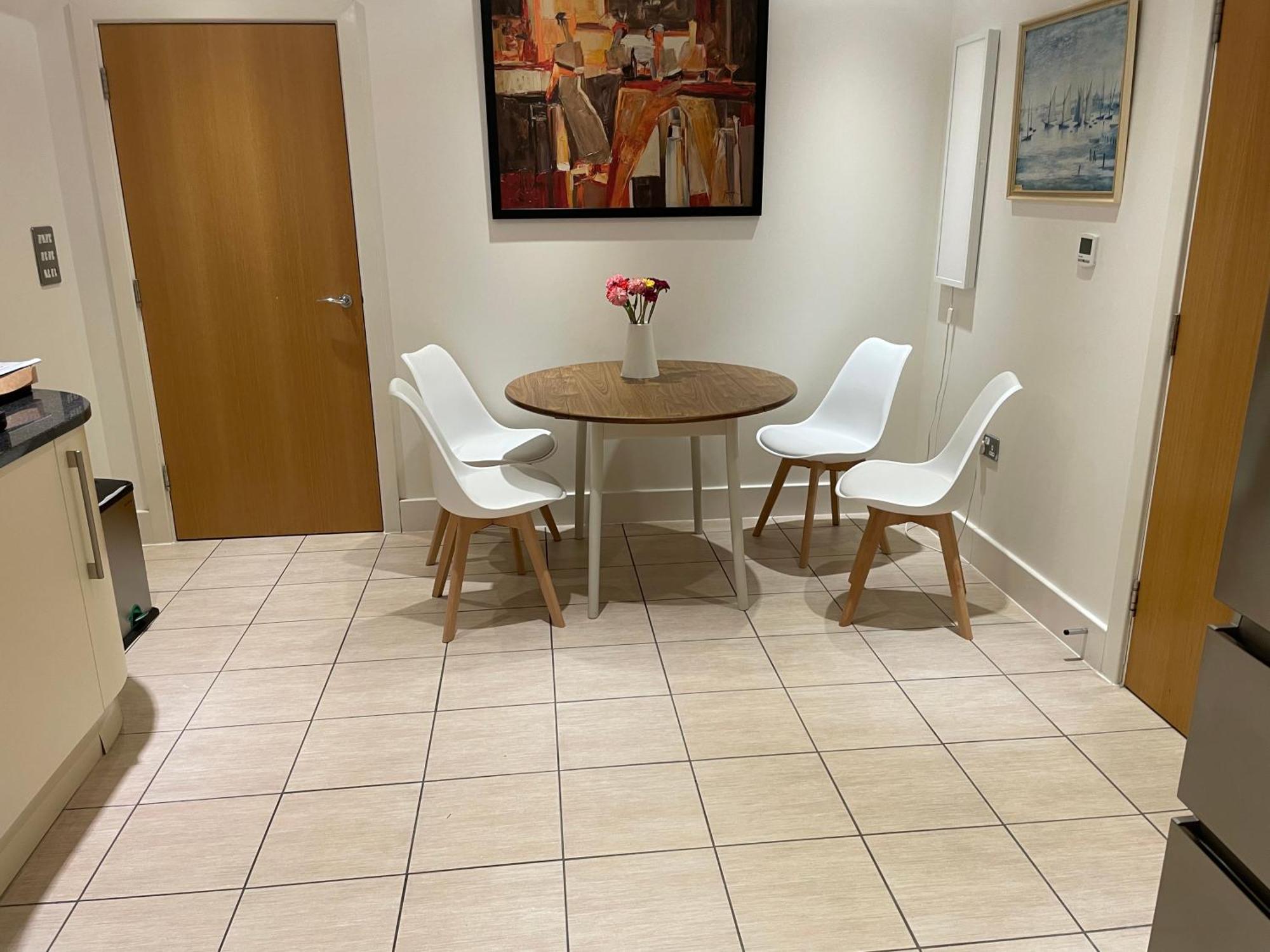 Top Floor En-Suite Double Bedrooms With Great View Of Windsor Castle & Free Parking Extérieur photo