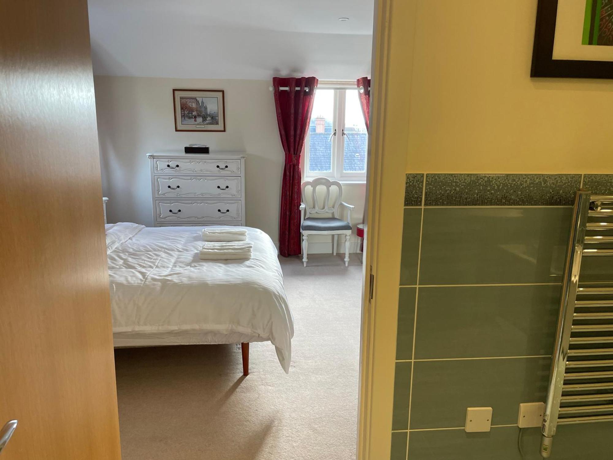 Top Floor En-Suite Double Bedrooms With Great View Of Windsor Castle & Free Parking Extérieur photo