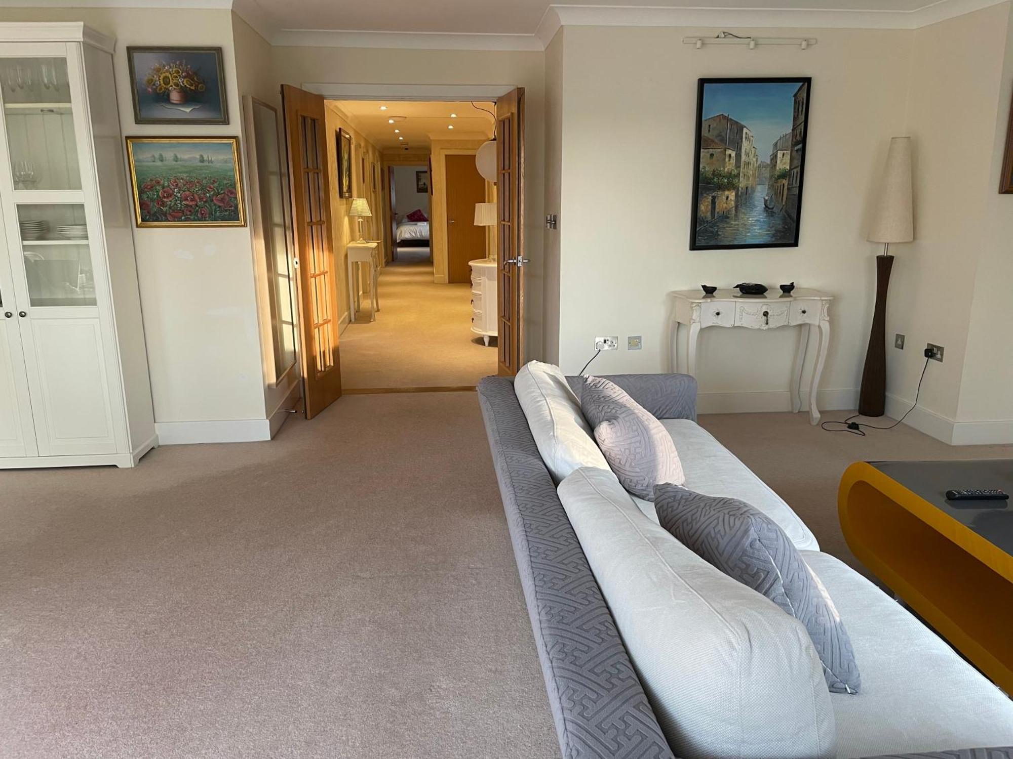 Top Floor En-Suite Double Bedrooms With Great View Of Windsor Castle & Free Parking Extérieur photo