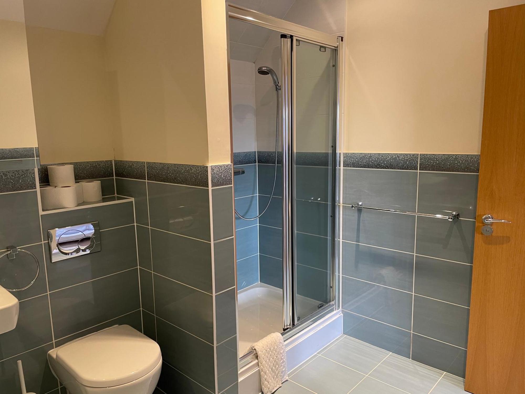 Top Floor En-Suite Double Bedrooms With Great View Of Windsor Castle & Free Parking Extérieur photo