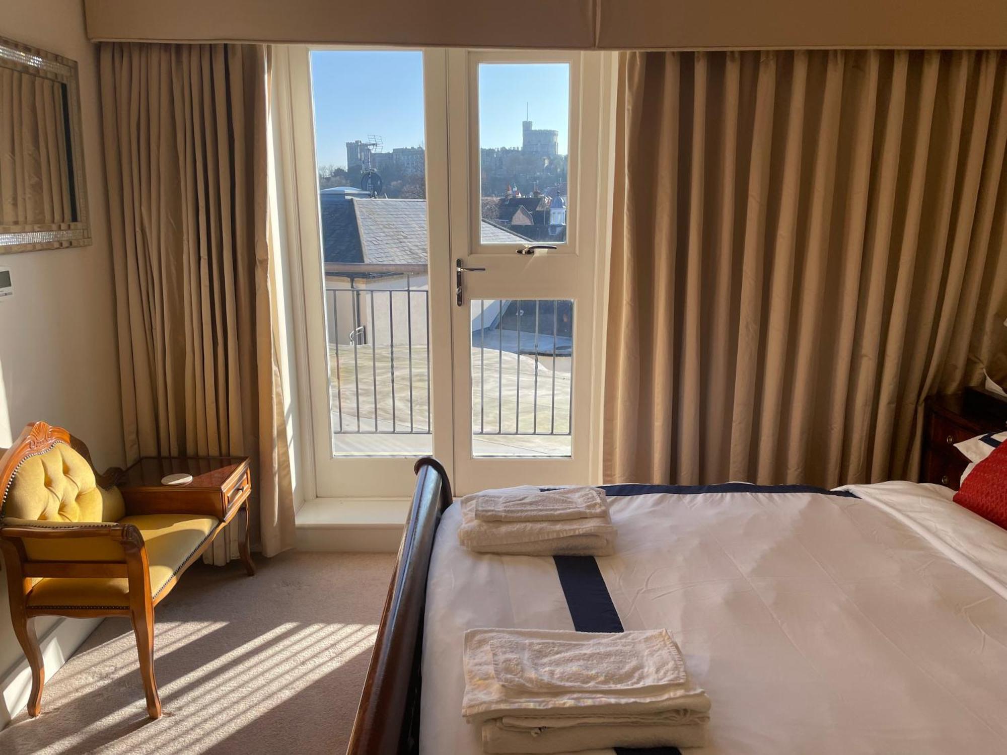 Top Floor En-Suite Double Bedrooms With Great View Of Windsor Castle & Free Parking Extérieur photo