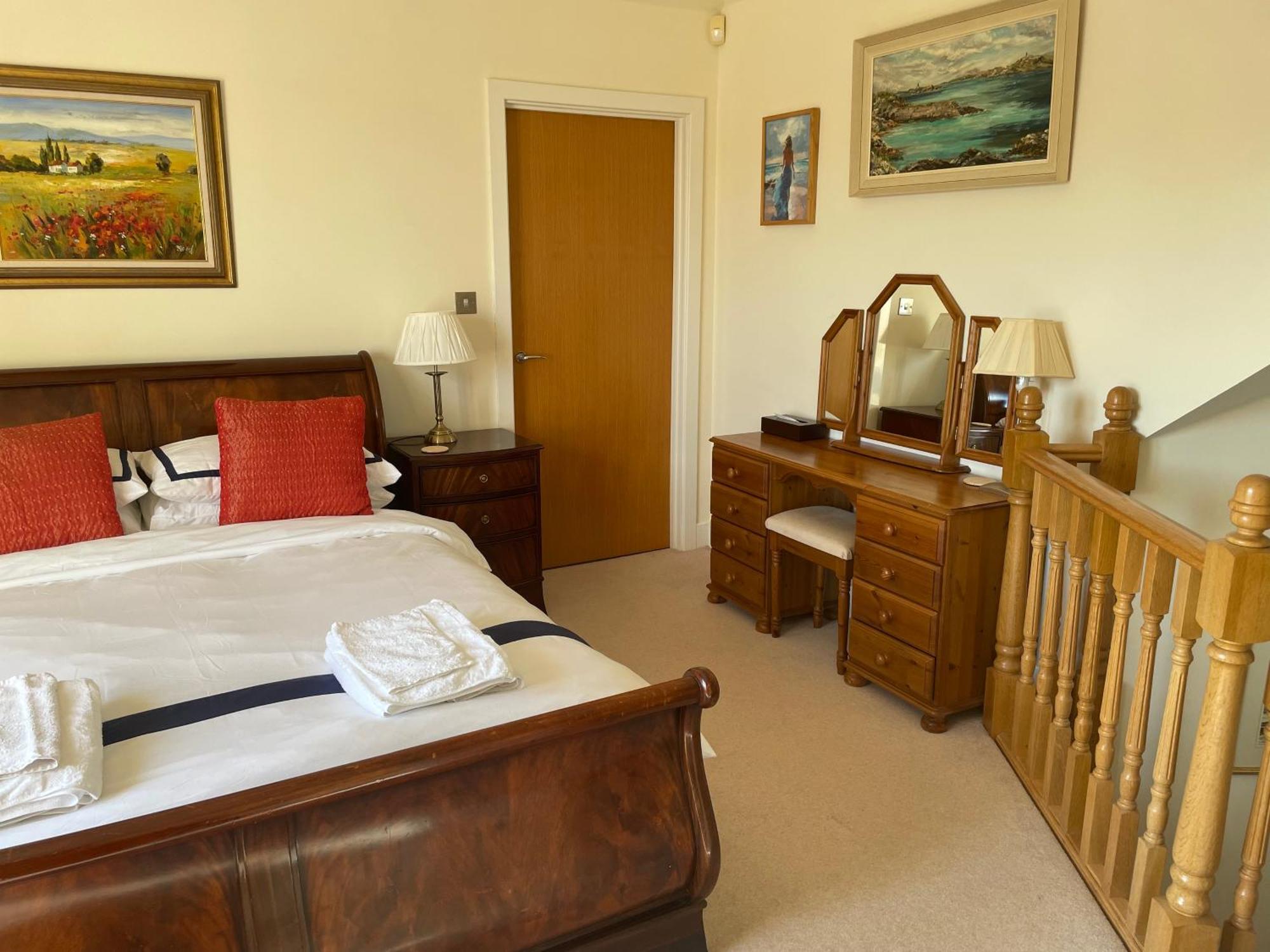 Top Floor En-Suite Double Bedrooms With Great View Of Windsor Castle & Free Parking Extérieur photo