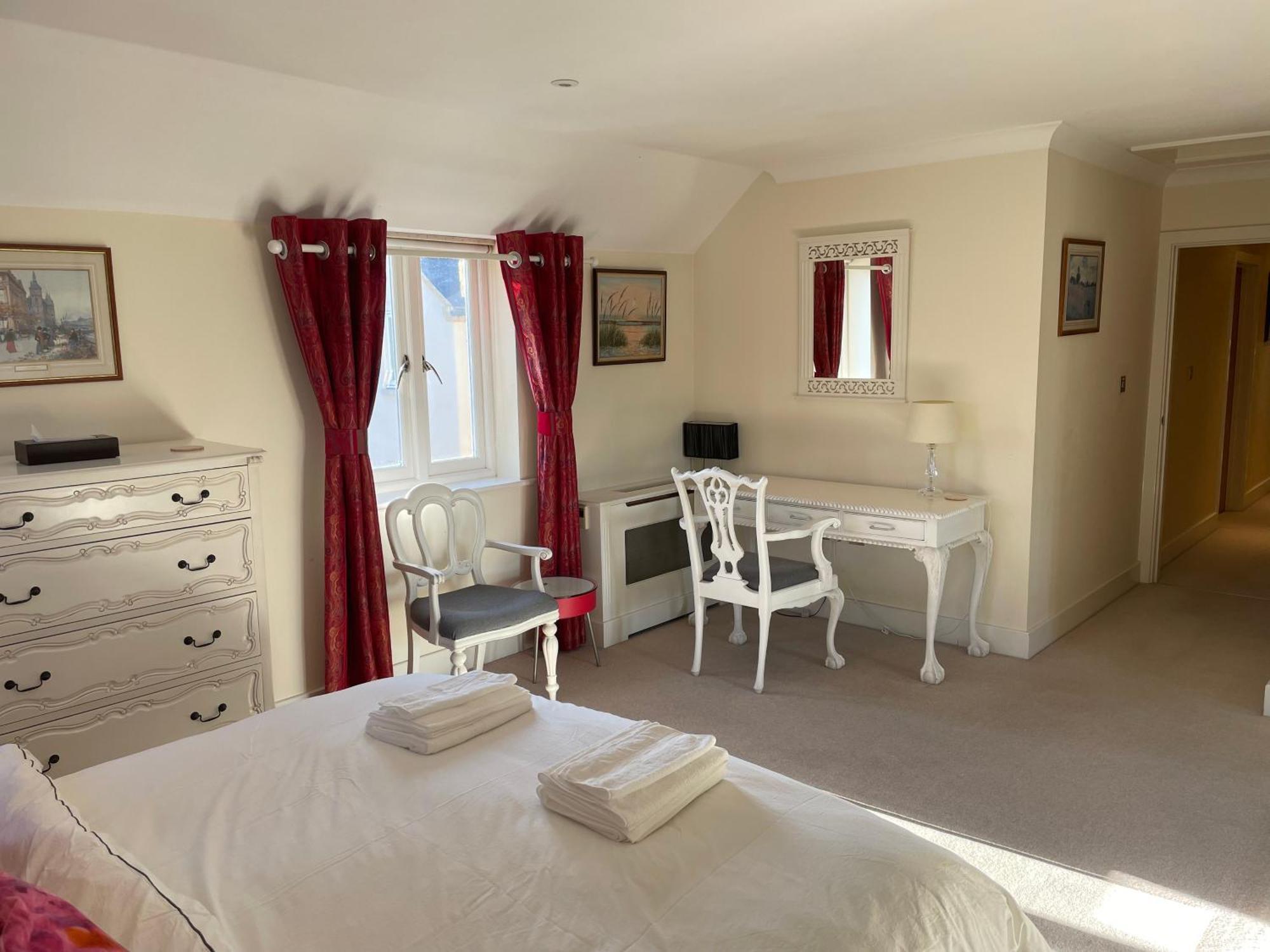 Top Floor En-Suite Double Bedrooms With Great View Of Windsor Castle & Free Parking Extérieur photo