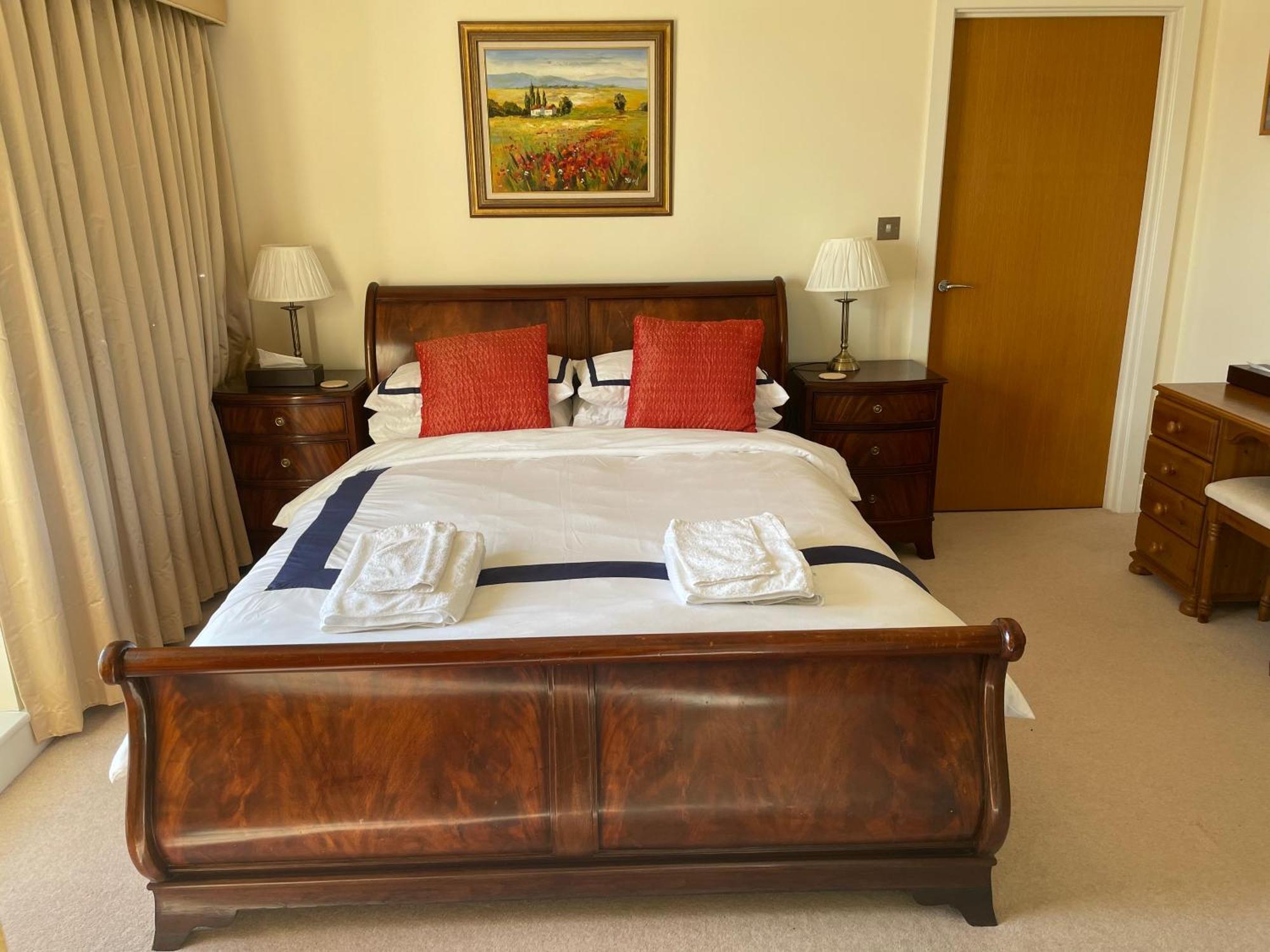 Top Floor En-Suite Double Bedrooms With Great View Of Windsor Castle & Free Parking Extérieur photo