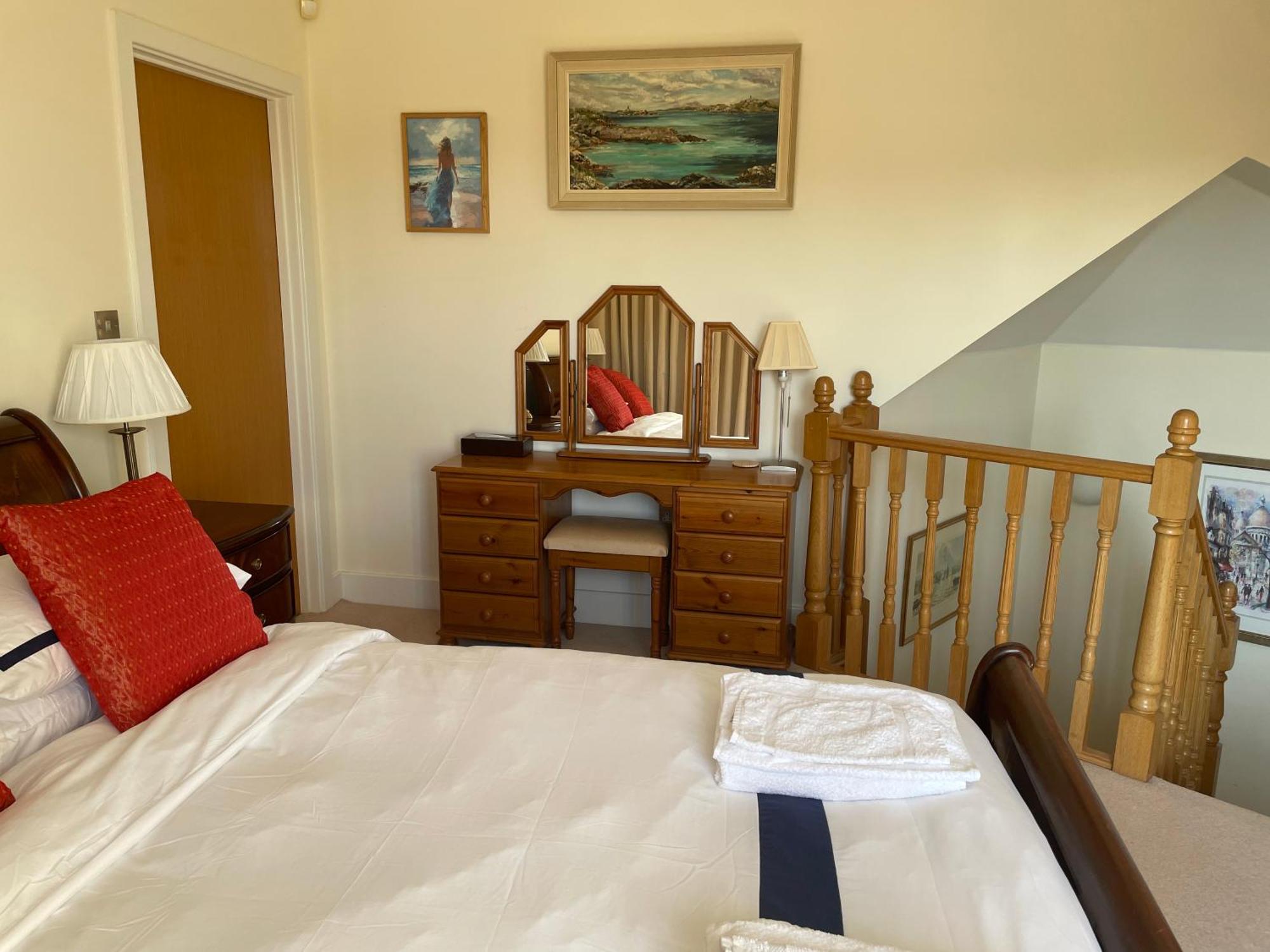 Top Floor En-Suite Double Bedrooms With Great View Of Windsor Castle & Free Parking Extérieur photo