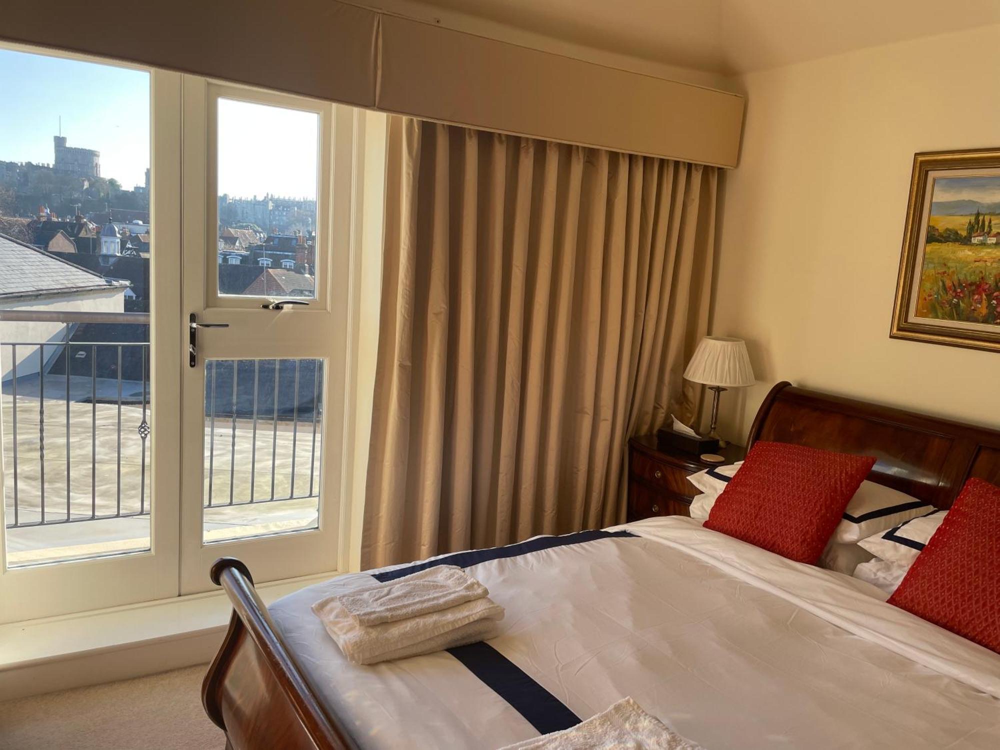 Top Floor En-Suite Double Bedrooms With Great View Of Windsor Castle & Free Parking Extérieur photo