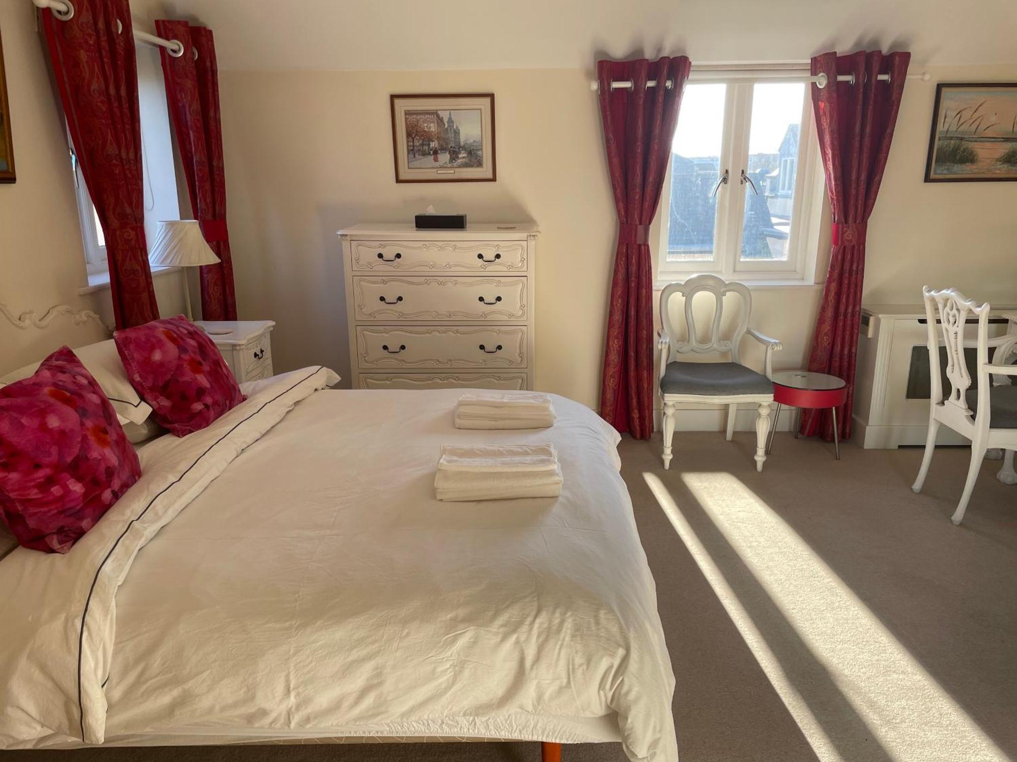 Top Floor En-Suite Double Bedrooms With Great View Of Windsor Castle & Free Parking Extérieur photo