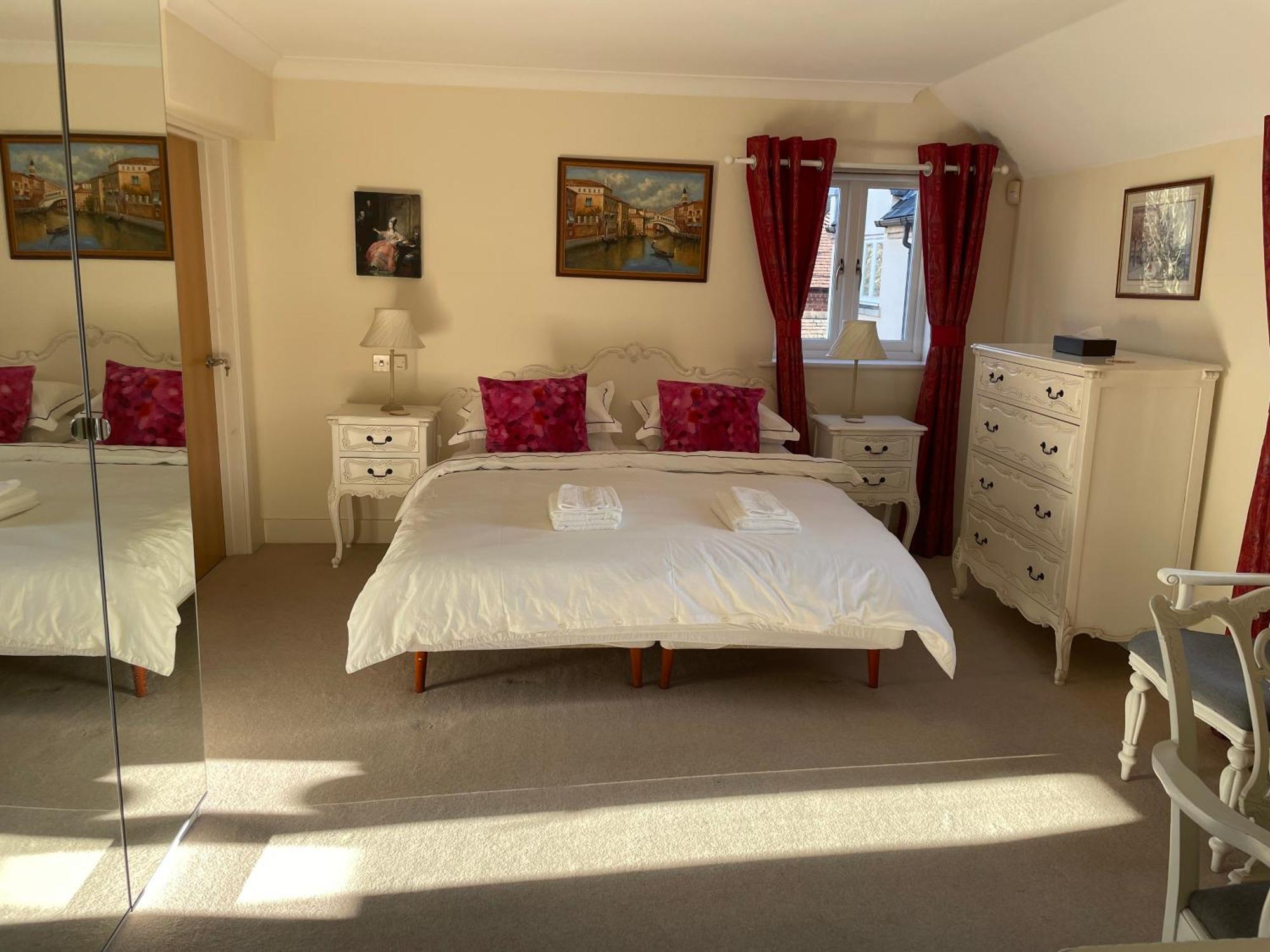 Top Floor En-Suite Double Bedrooms With Great View Of Windsor Castle & Free Parking Extérieur photo