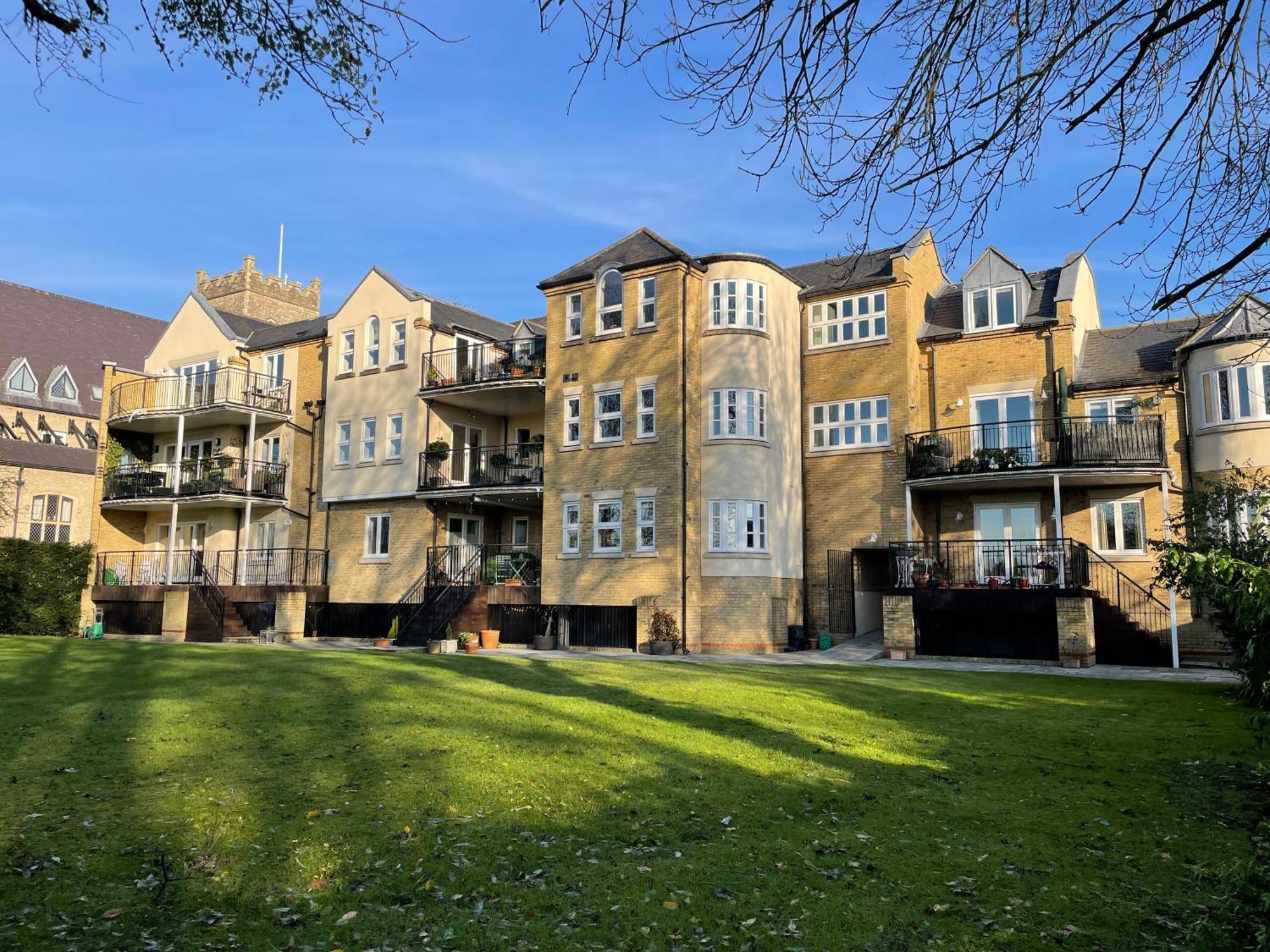 Top Floor En-Suite Double Bedrooms With Great View Of Windsor Castle & Free Parking Extérieur photo