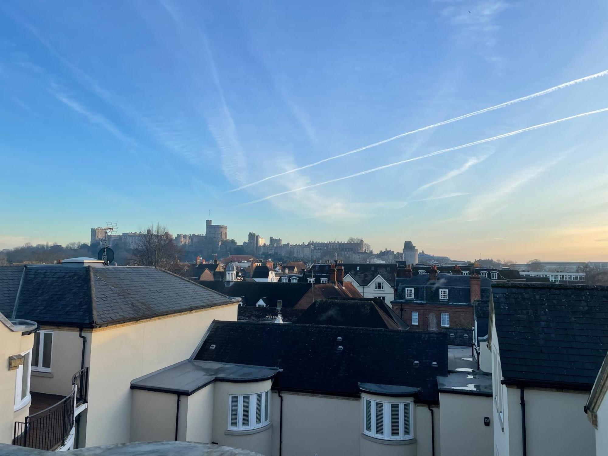 Top Floor En-Suite Double Bedrooms With Great View Of Windsor Castle & Free Parking Extérieur photo