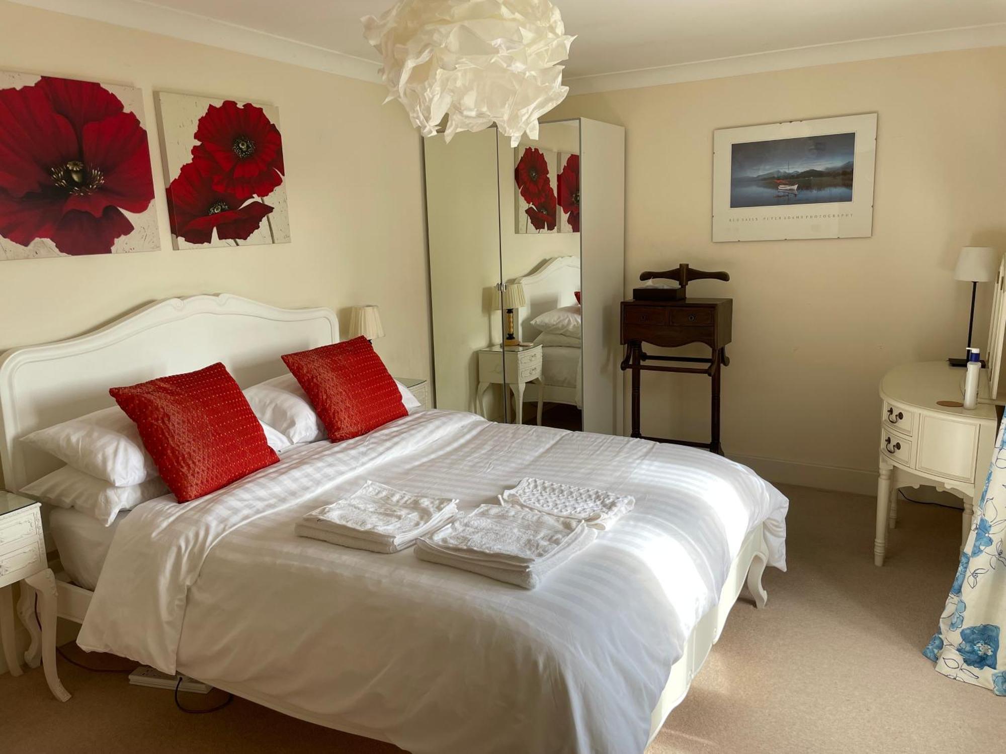 Top Floor En-Suite Double Bedrooms With Great View Of Windsor Castle & Free Parking Extérieur photo