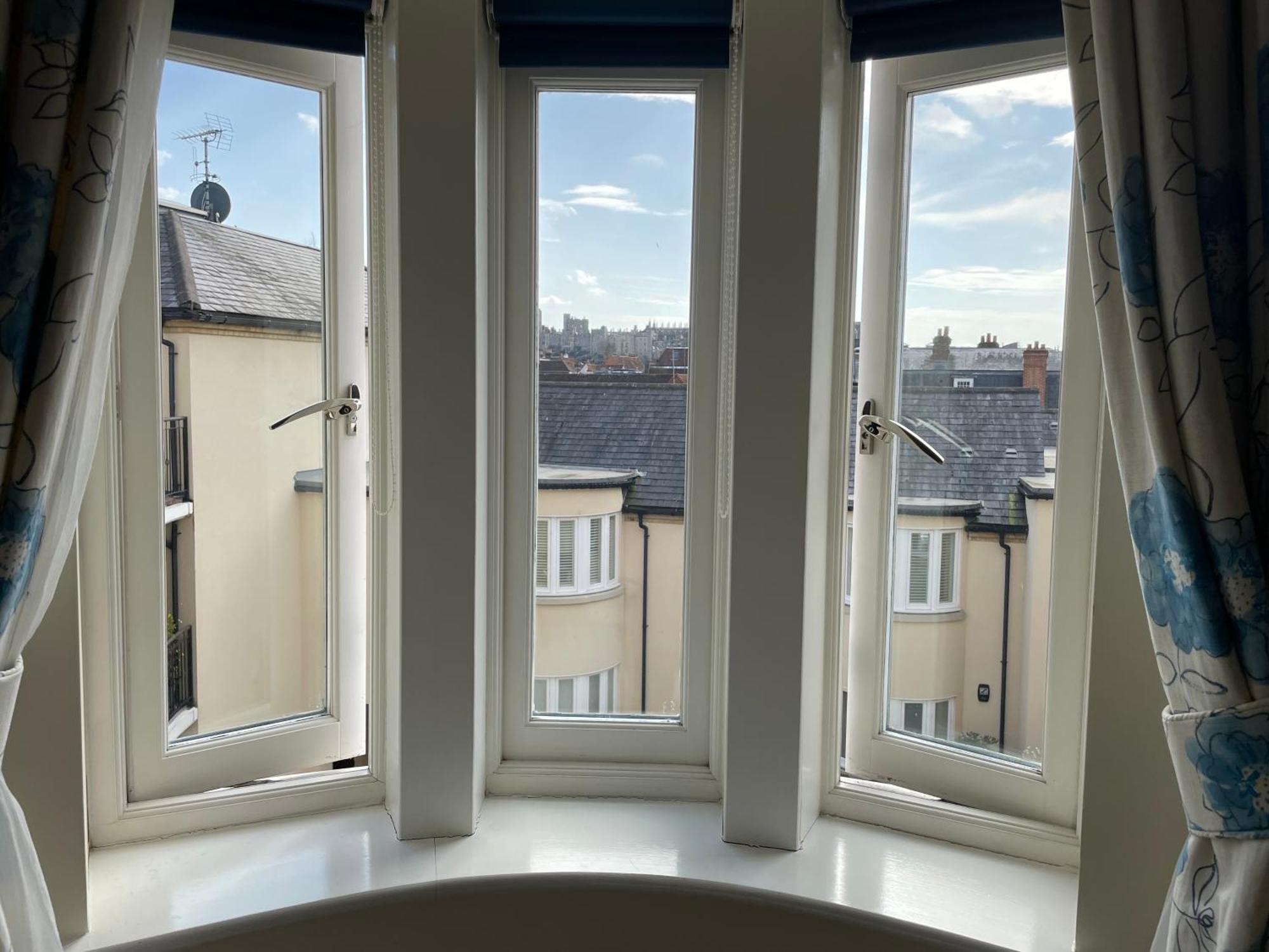 Top Floor En-Suite Double Bedrooms With Great View Of Windsor Castle & Free Parking Extérieur photo