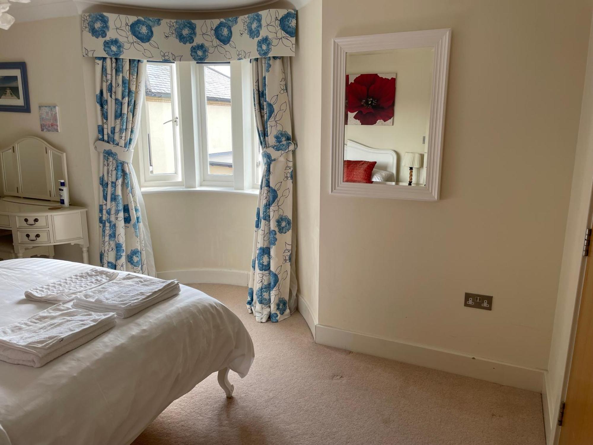Top Floor En-Suite Double Bedrooms With Great View Of Windsor Castle & Free Parking Extérieur photo