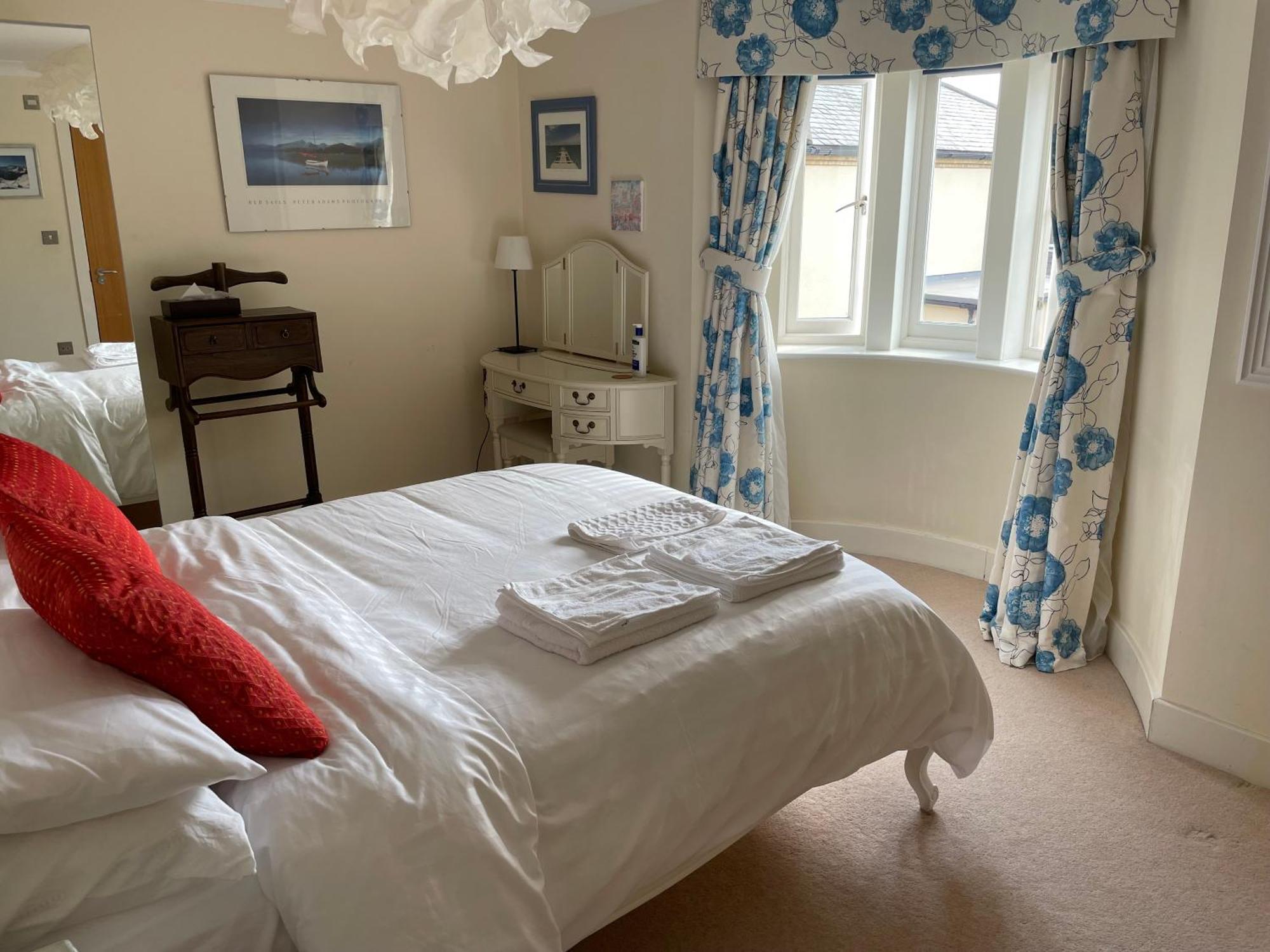 Top Floor En-Suite Double Bedrooms With Great View Of Windsor Castle & Free Parking Extérieur photo
