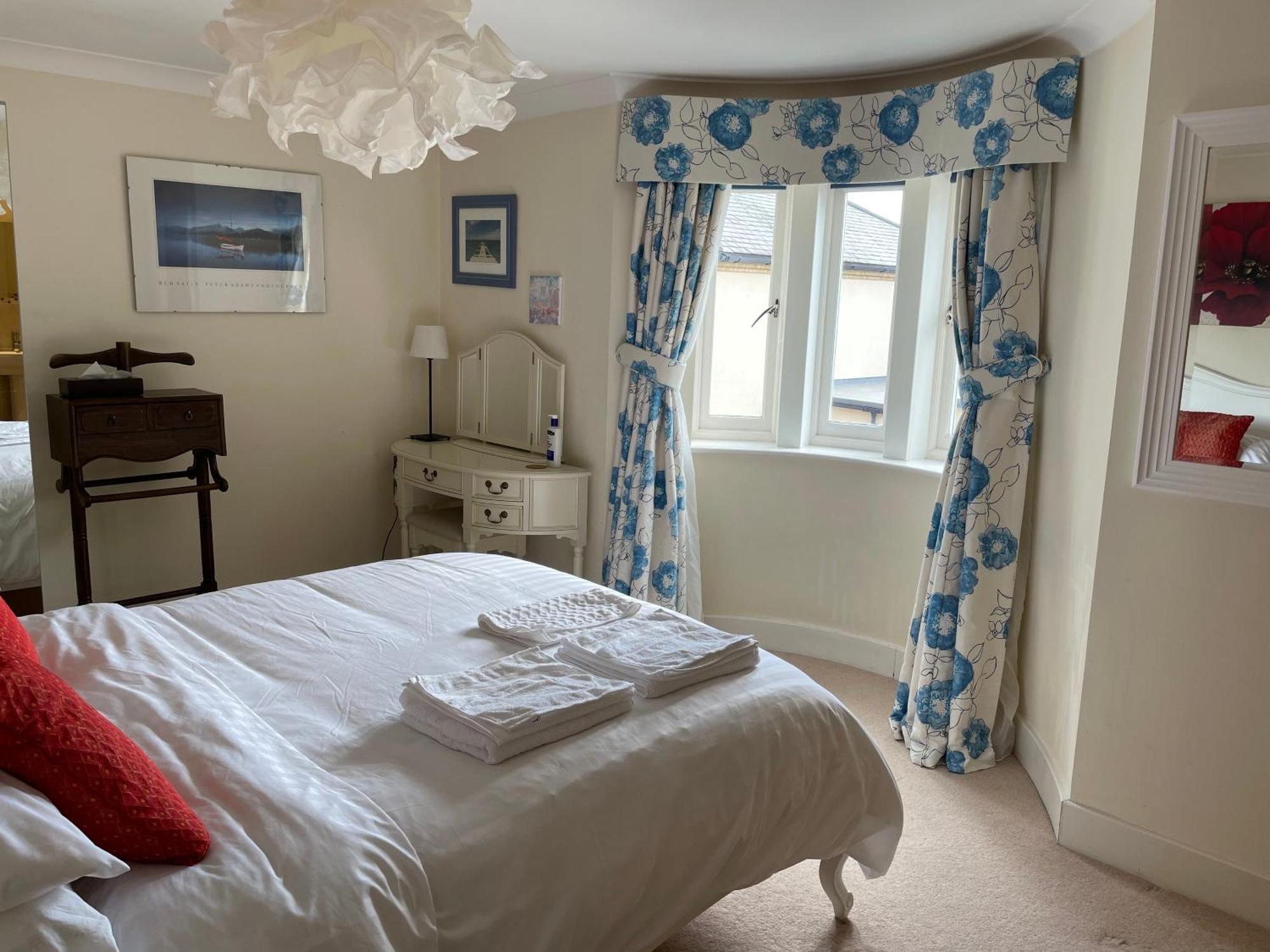 Top Floor En-Suite Double Bedrooms With Great View Of Windsor Castle & Free Parking Extérieur photo