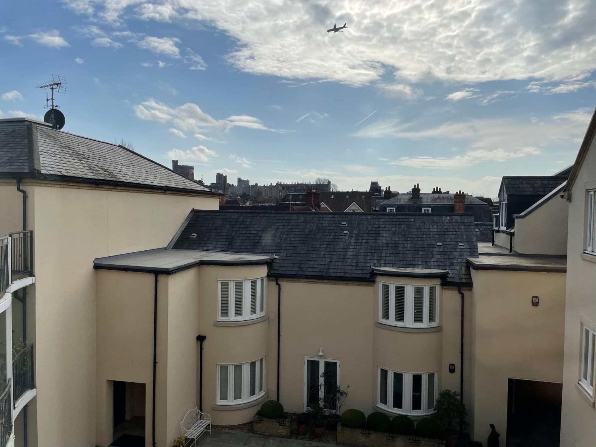 Top Floor En-Suite Double Bedrooms With Great View Of Windsor Castle & Free Parking Extérieur photo