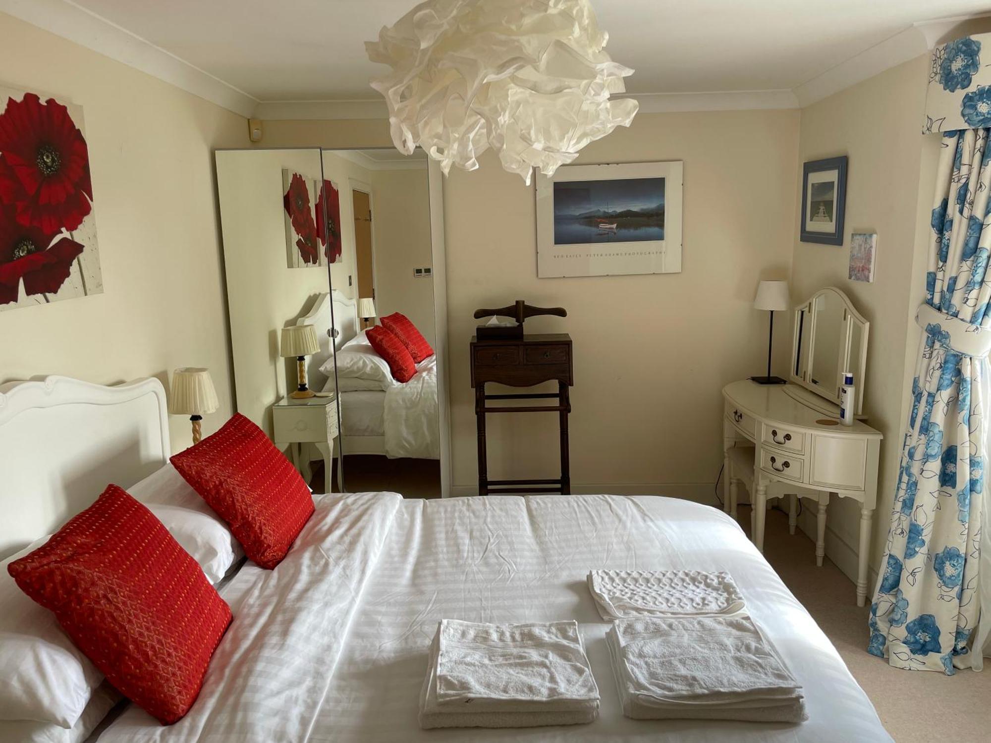 Top Floor En-Suite Double Bedrooms With Great View Of Windsor Castle & Free Parking Extérieur photo