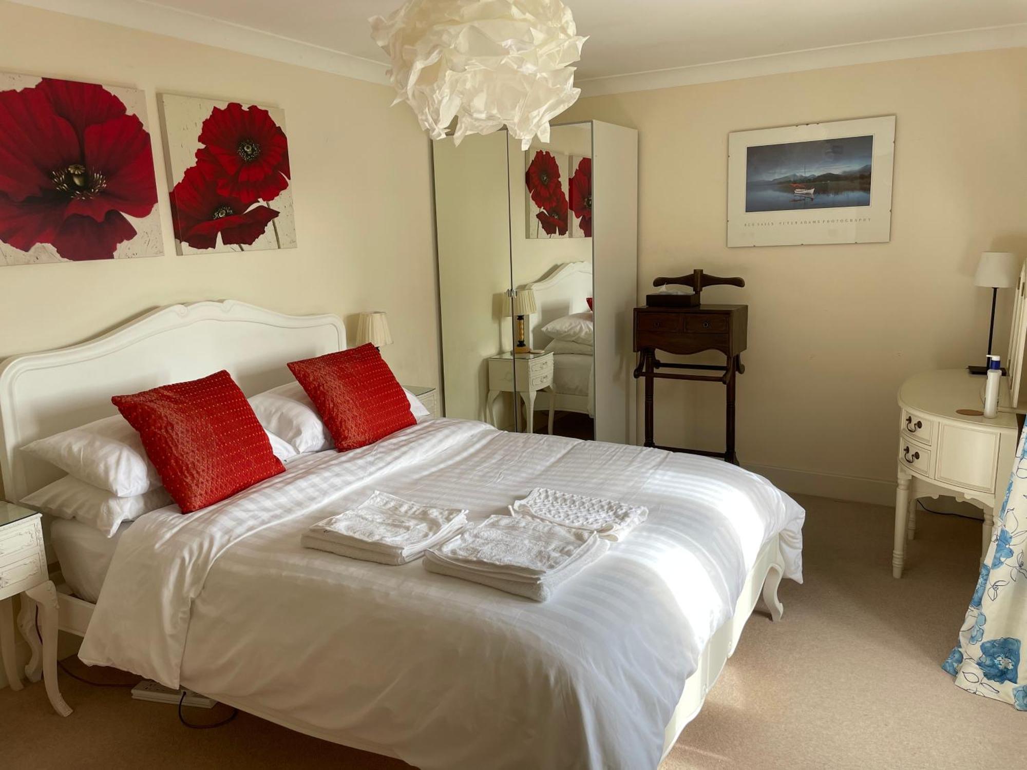 Top Floor En-Suite Double Bedrooms With Great View Of Windsor Castle & Free Parking Extérieur photo