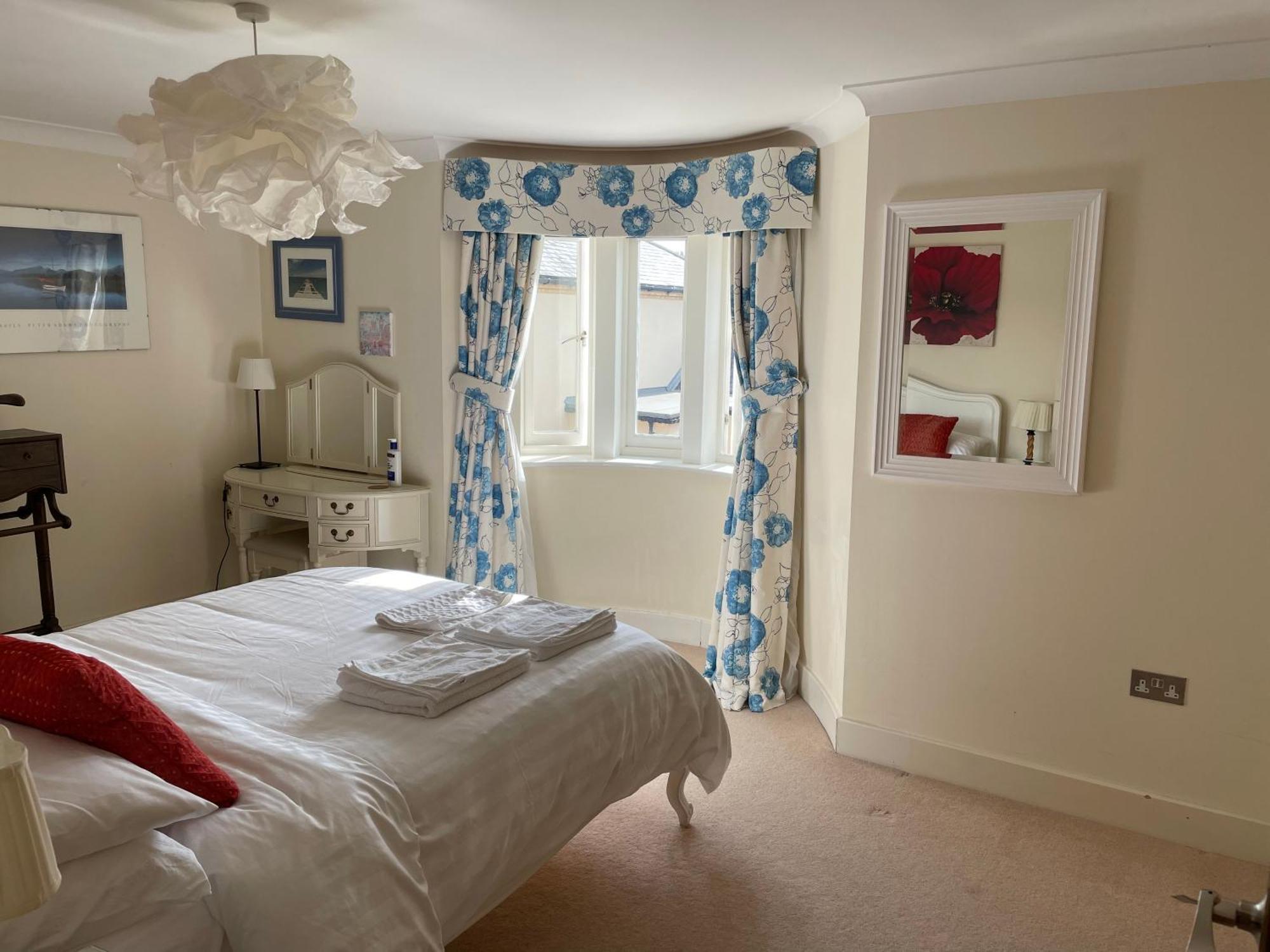 Top Floor En-Suite Double Bedrooms With Great View Of Windsor Castle & Free Parking Extérieur photo